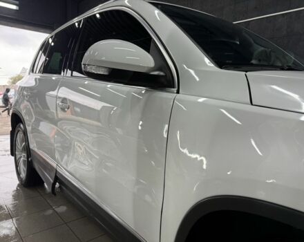 Белый Фольксваген Тигуан, объемом двигателя 2 л и пробегом 197 тыс. км за 14000 $, фото 2 на Automoto.ua