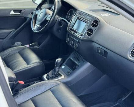 Білий Фольксваген Тігуан, об'ємом двигуна 2 л та пробігом 68 тис. км за 16500 $, фото 15 на Automoto.ua