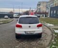 Білий Фольксваген Тігуан, об'ємом двигуна 2 л та пробігом 128 тис. км за 13800 $, фото 1 на Automoto.ua