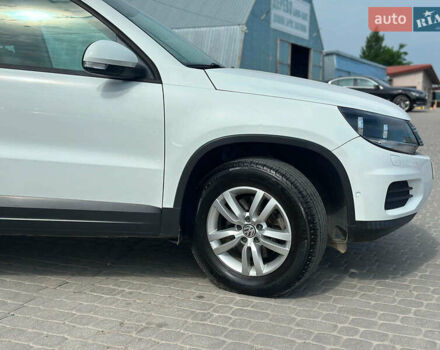 Білий Фольксваген Тігуан, об'ємом двигуна 2 л та пробігом 152 тис. км за 12300 $, фото 10 на Automoto.ua