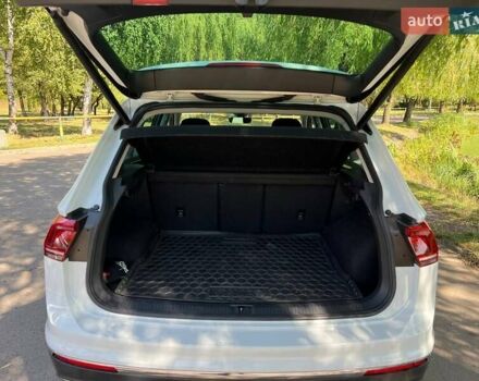 Білий Фольксваген Тігуан, об'ємом двигуна 2 л та пробігом 270 тис. км за 23000 $, фото 6 на Automoto.ua