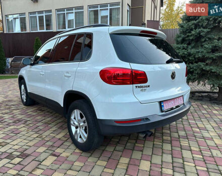 Белый Фольксваген Тигуан, объемом двигателя 2 л и пробегом 208 тыс. км за 13700 $, фото 3 на Automoto.ua