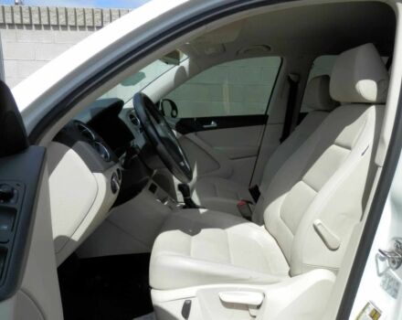 Белый Фольксваген Тигуан, объемом двигателя 2 л и пробегом 61 тыс. км за 8000 $, фото 6 на Automoto.ua