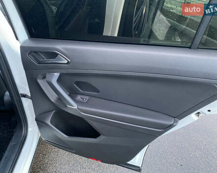 Білий Фольксваген Тігуан, об'ємом двигуна 1.98 л та пробігом 128 тис. км за 24000 $, фото 11 на Automoto.ua