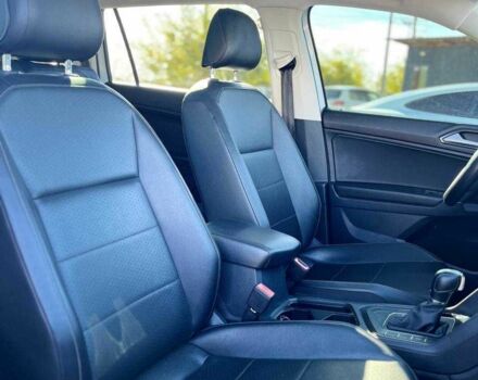 Білий Фольксваген Тігуан, об'ємом двигуна 2 л та пробігом 201 тис. км за 18600 $, фото 7 на Automoto.ua