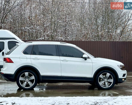 Белый Фольксваген Тигуан, объемом двигателя 2 л и пробегом 210 тыс. км за 23999 $, фото 11 на Automoto.ua