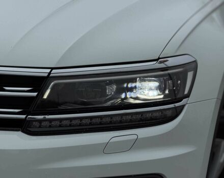 Белый Фольксваген Тигуан, объемом двигателя 2 л и пробегом 71 тыс. км за 25000 $, фото 3 на Automoto.ua