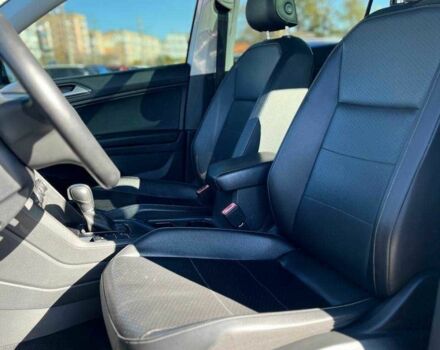 Білий Фольксваген Тігуан, об'ємом двигуна 2 л та пробігом 201 тис. км за 18600 $, фото 6 на Automoto.ua