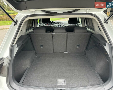 Білий Фольксваген Тігуан, об'ємом двигуна 2 л та пробігом 144 тис. км за 19500 $, фото 33 на Automoto.ua