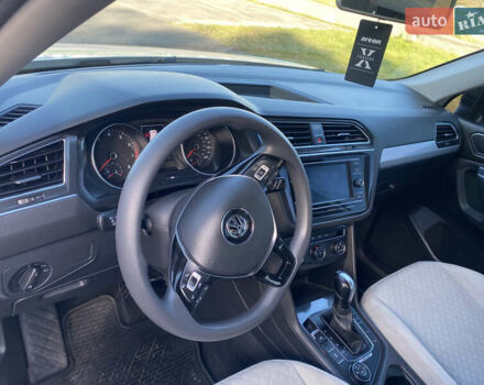 Белый Фольксваген Тигуан, объемом двигателя 2 л и пробегом 166 тыс. км за 14700 $, фото 31 на Automoto.ua