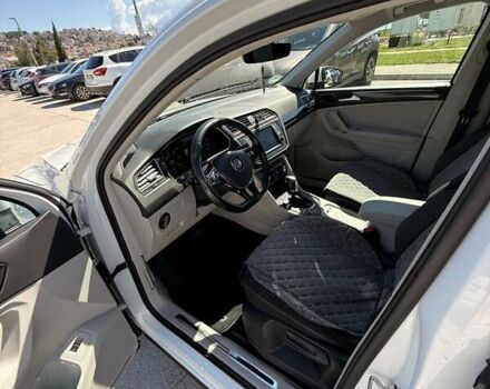 Белый Фольксваген Тигуан, объемом двигателя 1.97 л и пробегом 280 тыс. км за 23000 $, фото 2 на Automoto.ua