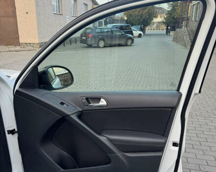 Белый Фольксваген Тигуан, объемом двигателя 2 л и пробегом 54 тыс. км за 15200 $, фото 82 на Automoto.ua