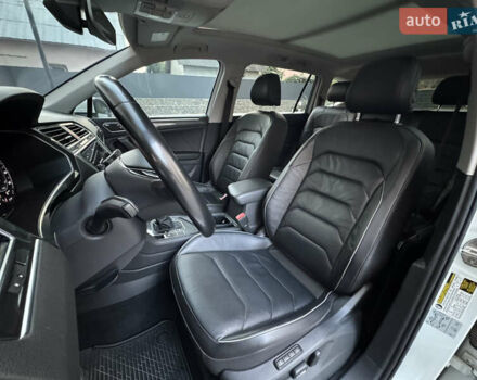 Білий Фольксваген Тігуан, об'ємом двигуна 1.98 л та пробігом 74 тис. км за 22222 $, фото 22 на Automoto.ua