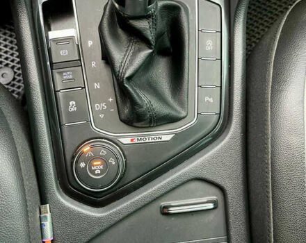 Белый Фольксваген Тигуан, объемом двигателя 2 л и пробегом 210 тыс. км за 23999 $, фото 46 на Automoto.ua