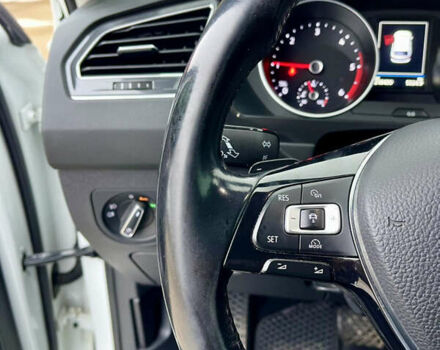 Белый Фольксваген Тигуан, объемом двигателя 2 л и пробегом 210 тыс. км за 23999 $, фото 44 на Automoto.ua