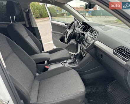 Білий Фольксваген Тігуан, об'ємом двигуна 2 л та пробігом 144 тис. км за 19500 $, фото 21 на Automoto.ua