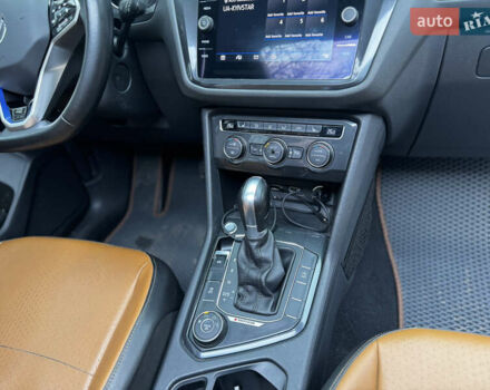 Белый Фольксваген Тигуан, объемом двигателя 2 л и пробегом 120 тыс. км за 22200 $, фото 19 на Automoto.ua