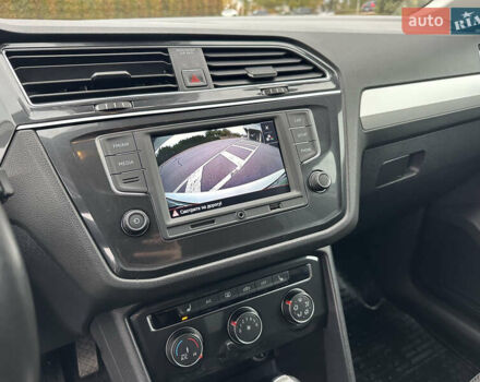 Білий Фольксваген Тігуан, об'ємом двигуна 2 л та пробігом 144 тис. км за 19500 $, фото 28 на Automoto.ua