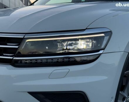 Белый Фольксваген Тигуан, объемом двигателя 2 л и пробегом 161 тыс. км за 24890 $, фото 3 на Automoto.ua