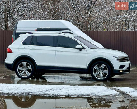 Белый Фольксваген Тигуан, объемом двигателя 2 л и пробегом 210 тыс. км за 23999 $, фото 1 на Automoto.ua