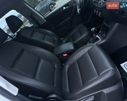 Белый Фольксваген Тигуан, объемом двигателя 2 л и пробегом 176 тыс. км за 12650 $, фото 41 на Automoto.ua