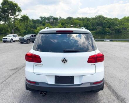 Белый Фольксваген Тигуан, объемом двигателя 2 л и пробегом 62 тыс. км за 8400 $, фото 4 на Automoto.ua