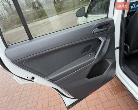 Білий Фольксваген Тігуан, об'ємом двигуна 1.98 л та пробігом 163 тис. км за 17500 $, фото 87 на Automoto.ua