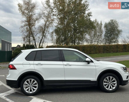 Білий Фольксваген Тігуан, об'ємом двигуна 2 л та пробігом 144 тис. км за 19500 $, фото 5 на Automoto.ua