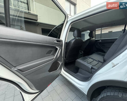 Білий Фольксваген Тігуан, об'ємом двигуна 1.98 л та пробігом 74 тис. км за 22222 $, фото 24 на Automoto.ua