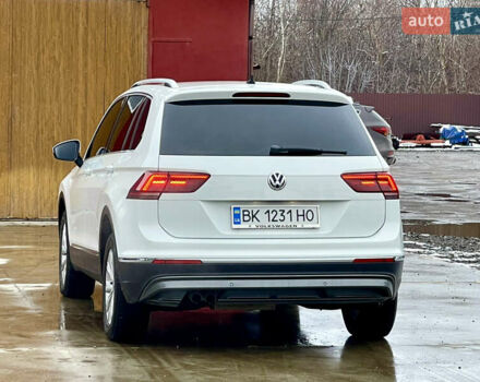 Белый Фольксваген Тигуан, объемом двигателя 2 л и пробегом 210 тыс. км за 23999 $, фото 26 на Automoto.ua