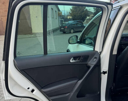 Белый Фольксваген Тигуан, объемом двигателя 2 л и пробегом 54 тыс. км за 15200 $, фото 70 на Automoto.ua