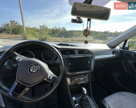 Белый Фольксваген Тигуан, объемом двигателя 2 л и пробегом 67 тыс. км за 26500 $, фото 18 на Automoto.ua