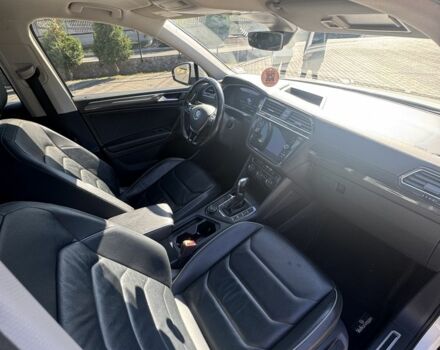 Білий Фольксваген Тігуан, об'ємом двигуна 2 л та пробігом 151 тис. км за 23000 $, фото 7 на Automoto.ua