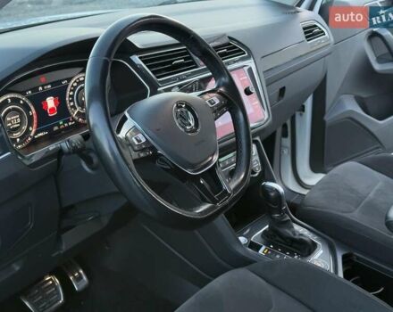 Білий Фольксваген Тігуан, об'ємом двигуна 2 л та пробігом 161 тис. км за 24880 $, фото 27 на Automoto.ua