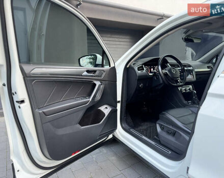 Білий Фольксваген Тігуан, об'ємом двигуна 1.98 л та пробігом 74 тис. км за 22222 $, фото 19 на Automoto.ua