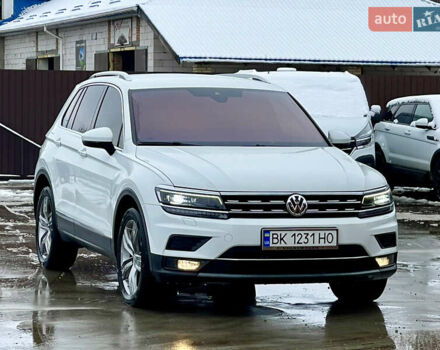 Белый Фольксваген Тигуан, объемом двигателя 2 л и пробегом 210 тыс. км за 23999 $, фото 3 на Automoto.ua