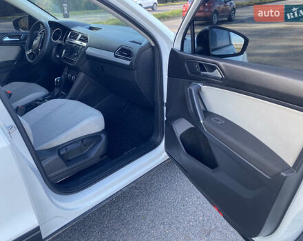 Белый Фольксваген Тигуан, объемом двигателя 2 л и пробегом 166 тыс. км за 14700 $, фото 42 на Automoto.ua