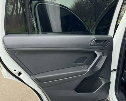 Білий Фольксваген Тігуан, об'ємом двигуна 1.98 л та пробігом 104 тис. км за 25600 $, фото 23 на Automoto.ua