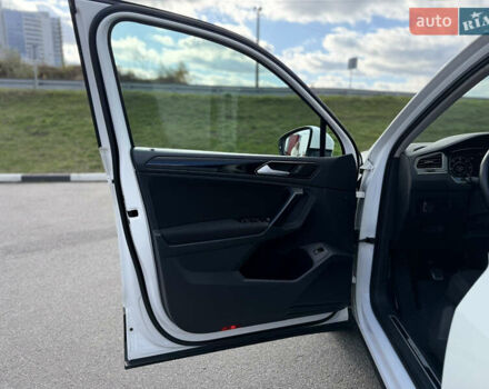 Белый Фольксваген Тигуан, объемом двигателя 2 л и пробегом 207 тыс. км за 20900 $, фото 9 на Automoto.ua