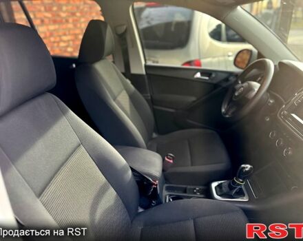 Белый Фольксваген Тигуан, объемом двигателя 2 л и пробегом 174 тыс. км за 15000 $, фото 9 на Automoto.ua