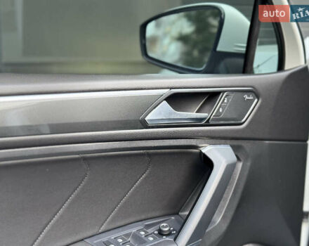 Білий Фольксваген Тігуан, об'ємом двигуна 1.98 л та пробігом 74 тис. км за 22222 $, фото 20 на Automoto.ua