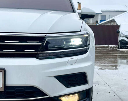 Белый Фольксваген Тигуан, объемом двигателя 2 л и пробегом 210 тыс. км за 23999 $, фото 13 на Automoto.ua