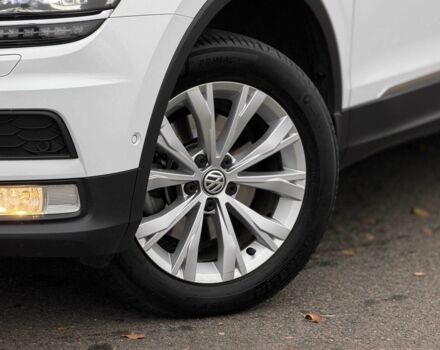 Белый Фольксваген Тигуан, объемом двигателя 2 л и пробегом 71 тыс. км за 25000 $, фото 4 на Automoto.ua