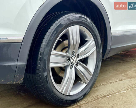 Белый Фольксваген Тигуан, объемом двигателя 2 л и пробегом 210 тыс. км за 23999 $, фото 21 на Automoto.ua