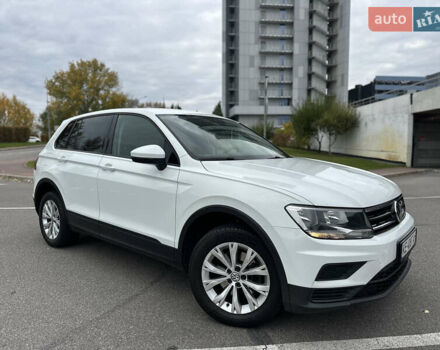 Білий Фольксваген Тігуан, об'ємом двигуна 2 л та пробігом 144 тис. км за 19500 $, фото 1 на Automoto.ua