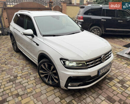 Белый Фольксваген Тигуан, объемом двигателя 1.97 л и пробегом 189 тыс. км за 25600 $, фото 2 на Automoto.ua