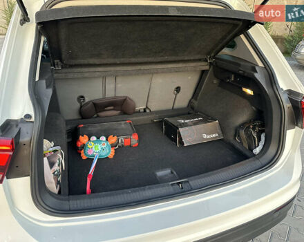 Белый Фольксваген Тигуан, объемом двигателя 1.97 л и пробегом 258 тыс. км за 23300 $, фото 37 на Automoto.ua