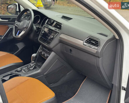 Белый Фольксваген Тигуан, объемом двигателя 2 л и пробегом 120 тыс. км за 22200 $, фото 17 на Automoto.ua