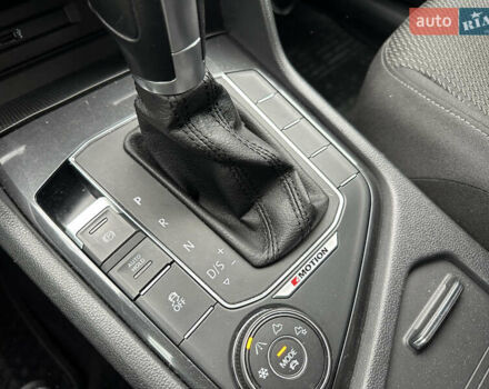 Білий Фольксваген Тігуан, об'ємом двигуна 2 л та пробігом 144 тис. км за 19500 $, фото 30 на Automoto.ua