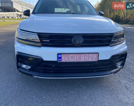 Белый Фольксваген Тигуан, объемом двигателя 2 л и пробегом 166 тыс. км за 14700 $, фото 3 на Automoto.ua